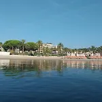 De Charme Cecil Hotel 3*