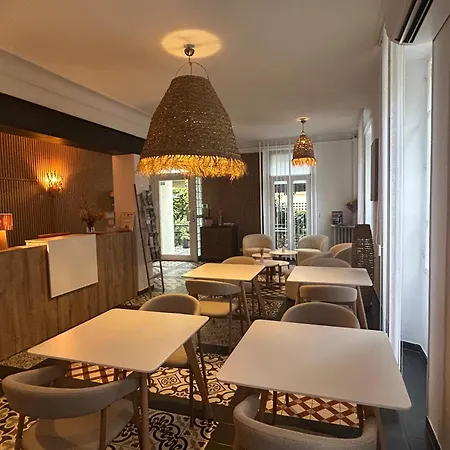 Готель Cecil Adults Only 3*